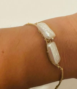 Women 2 pearl bracelet